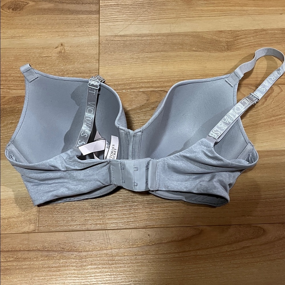 Victoria's Secret Shimmering Light Gray Bra - Picture 3 of 5
